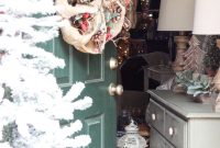 Neutral Christmas Entryway Decor Ideas