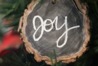 DIY Chalkboard Wood Slice Ornaments for Rustic Holiday Decor