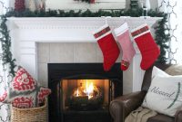 Traditional Red and Green Christmas Mantel Decor Ideas