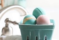 How to Make Bath Bombs with a Free Printable Gift Tag