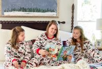 Family Christmas Bucket List: 21 Festive Traditions and Activities