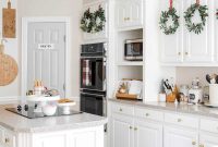 Blue and Gold Christmas: Festive Tablescapes and Decorating