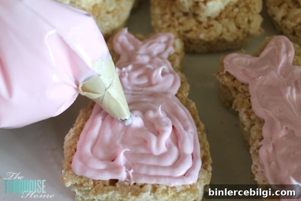 These bunny-shaped crispy treats would be a fun thing for Miss A and I to do (and eat!) together. :) They would make a great treat to make for a kids' Easter party or just for fun at home! | TheTurquoiseHome.com
