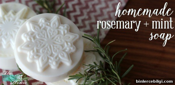 This homemade rosemary and mint soap is so easy to make! Only 3 ingredients and 10 minutes, smells amazing and would make excellent teacher or neighbor gifts! | Recipe at TheTurquoiseHome.com
