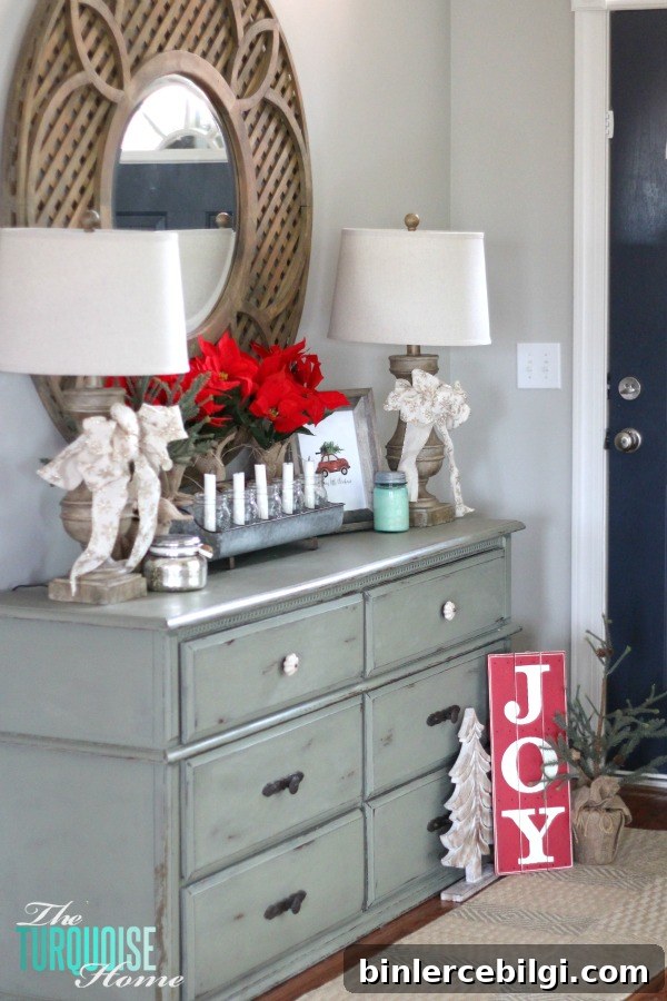 A Traditional Christmas Home Tour at TheTurquoiseHome.com