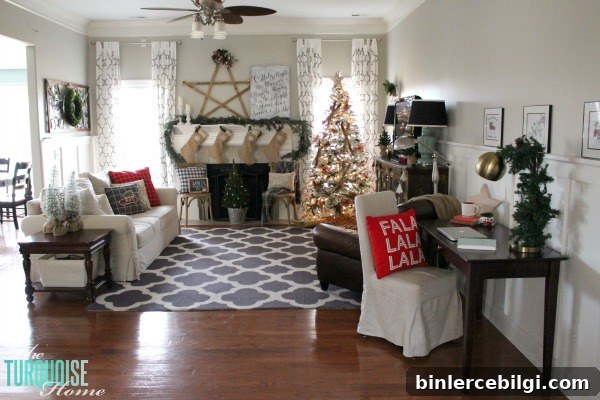 A Traditional Christmas Home Tour at TheTurquoiseHome.com