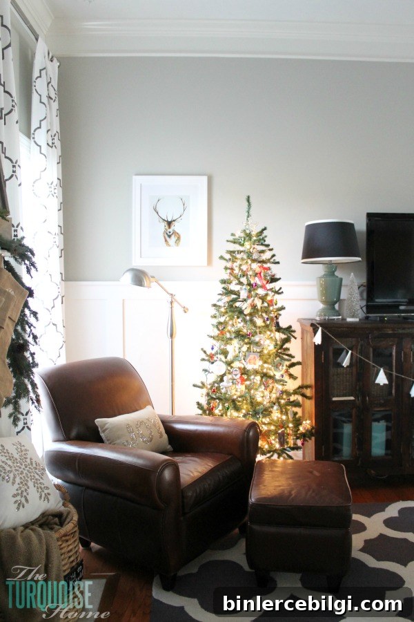 Simple Winter and Christmas Decor in the Living Room | TheTurquoiseHome.com