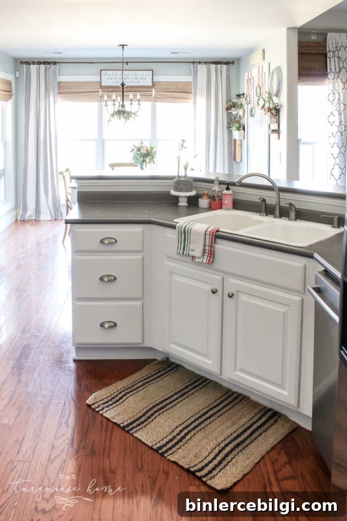 Simply White painted Kitchen Cabinets 