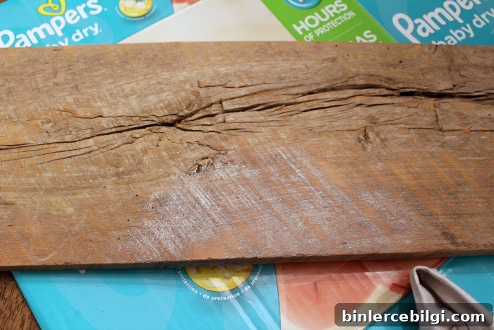 This DIY Driftwood Finish is so easy to create with just a couple of items! Full tutorial ... 