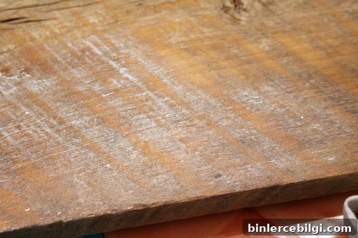 This DIY Driftwood Finish is so easy to create with just a couple of items! Full tutorial ... 