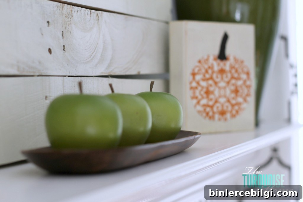 Planked Pallet Fall Mantel | The Turquoise Home