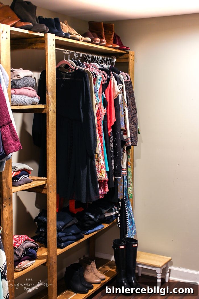 Closet Organization Systems — Day 23 of 30: Simplify Your Closet 5 Organized Closet Systems make all the difference when it comes to decluttering and organizing your closet! | 30 Days to Less of a Hot Mess