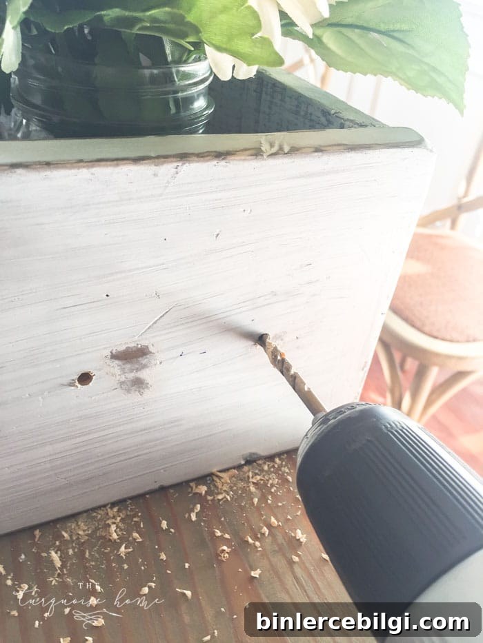 I'm in love!! I'm going to make this project ASAP! DIY Farmhouse Wooden Box Centerpiece | Kreg Jig | Woodworking | Rustic Home Decor | Farmhouse Decor