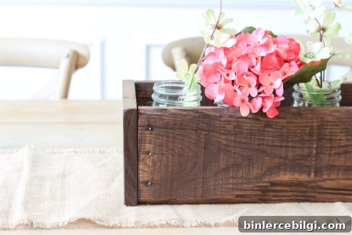 I'm in love!! I'm going to make this project ASAP! DIY Farmhouse Wooden Box Centerpiece | Kreg Jig | Woodworking | Rustic Home Decor | Farmhouse Decor