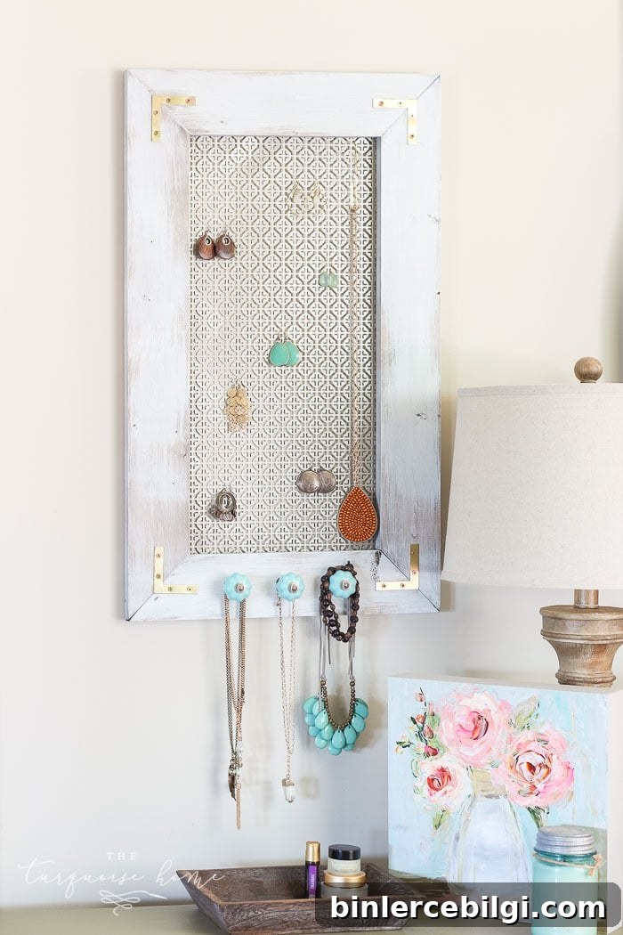 This DIY Jewelry Organizer is so fun to make! Make your own with the #DIYWorkshop at The Home Depot. #sponsored
