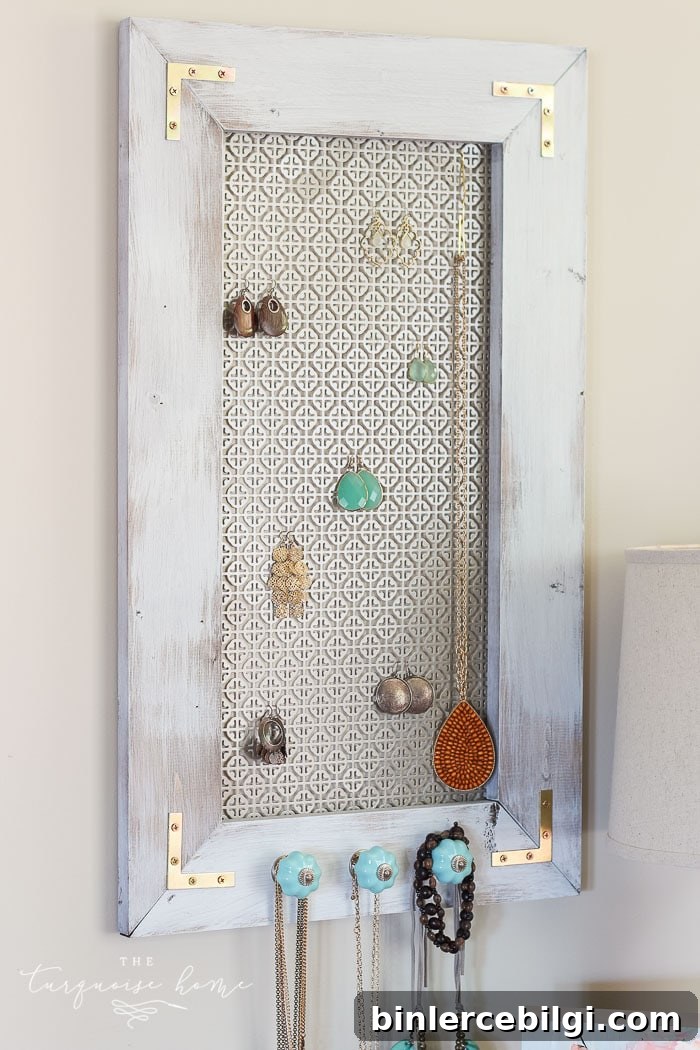 This DIY Jewelry Organizer is so fun to make! Make your own with the #DIYWorkshop at The Home Depot. #sponsored