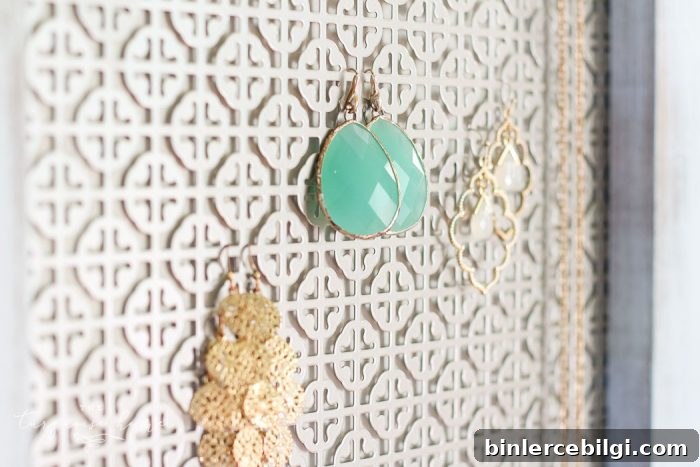 This DIY Jewelry Organizer is so fun to make! Make your own with the #DIYWorkshop at The Home Depot. #sponsored