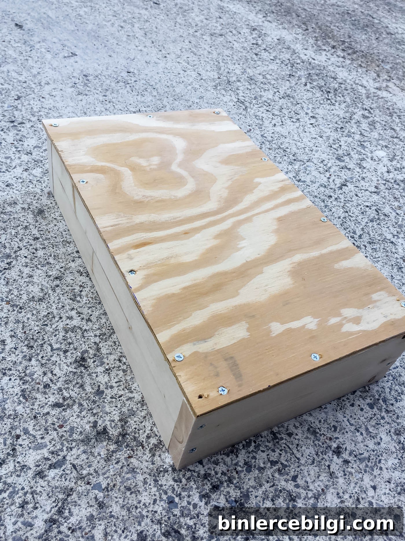 pieces for making the form for the DIY concrete tray