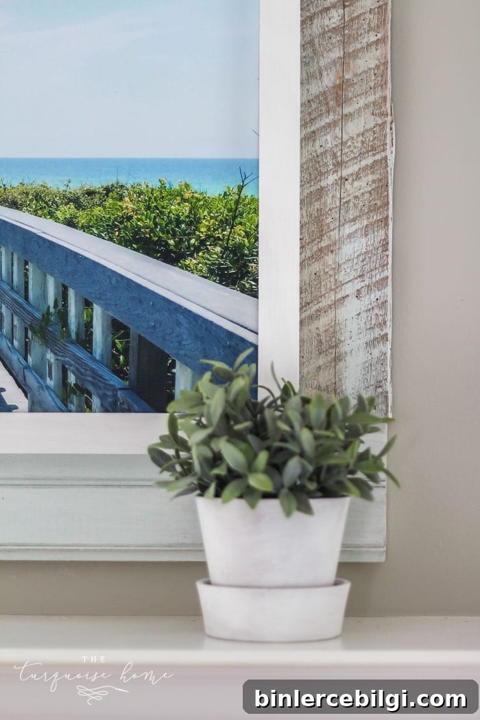 Get this gorgeous beach-inspired DIY framed canvas art with this simple tutorial! READ MORE >> 