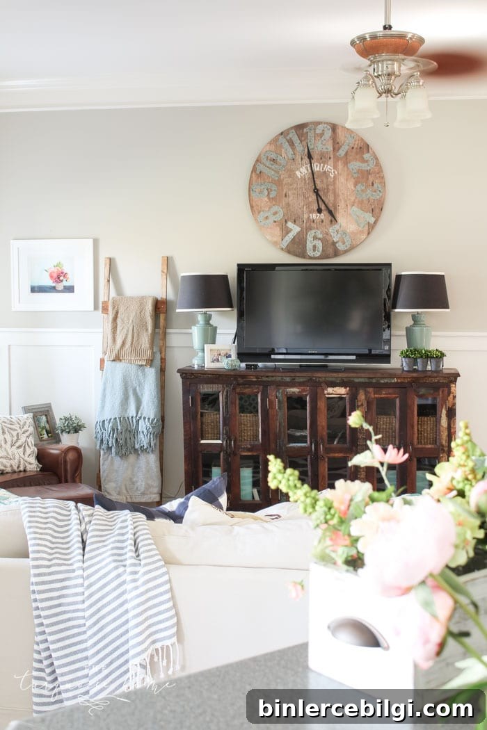 Simply gorgeous navy and turquoise in this summer home tour. Inspiration to create a home you love! | My Summer House