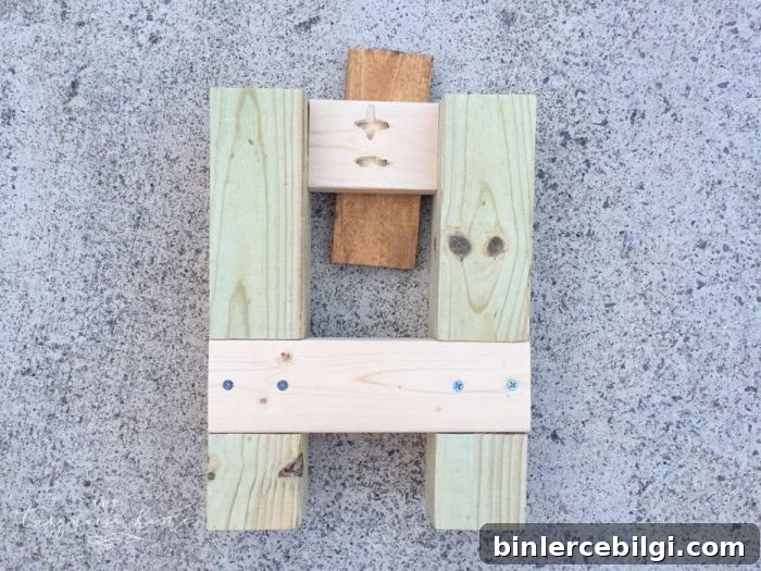 Amazing!! Build this DIY Farmhouse Bench for less than $40!
