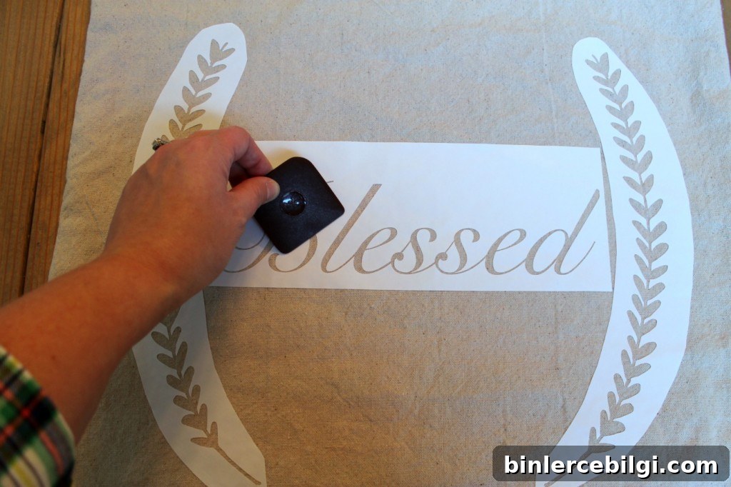 DIY Stenciled Drop Cloth Pillow #diy #dropcloth #silhouette