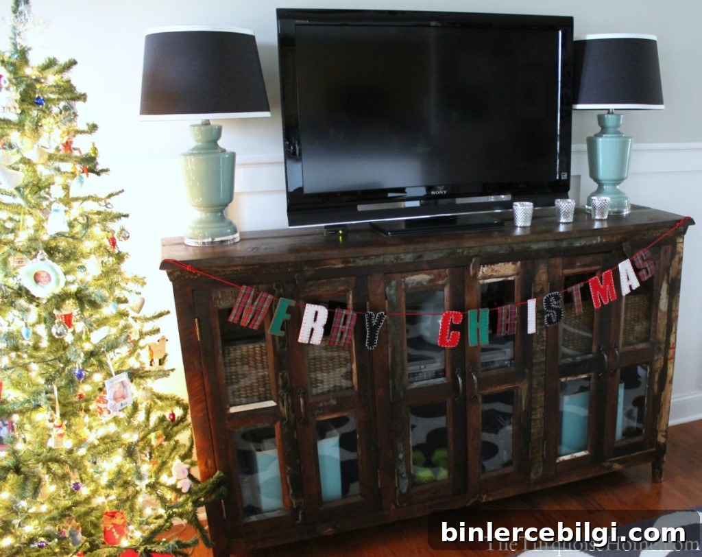 Christmas Home Tour 2013: Pretty in Plaid