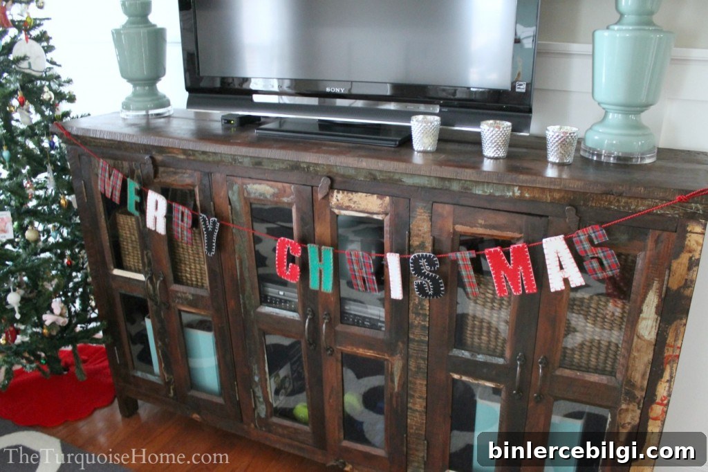 Christmas Home Tour 2013: Pretty in Plaid