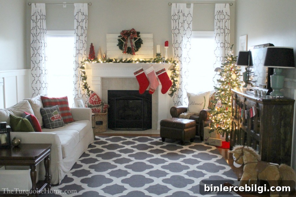 Christmas Home Tour 2013: Pretty in Plaid