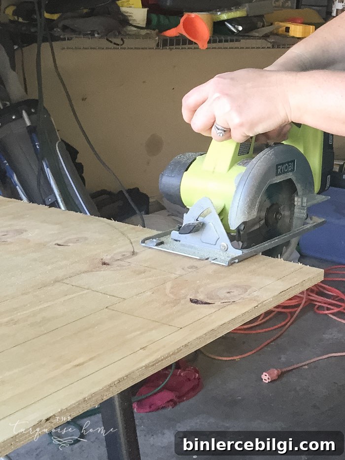 Step 2. Cut the pieces of your box with the circular saw.