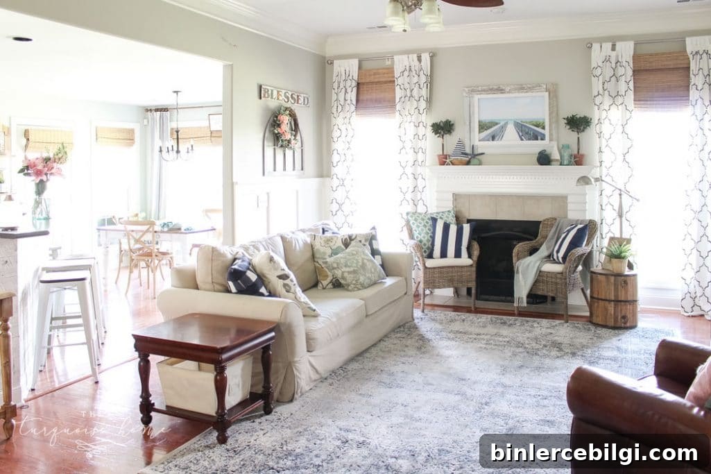 Coastal Summer Decor in the Living Room - fabulous summer decor ideas!