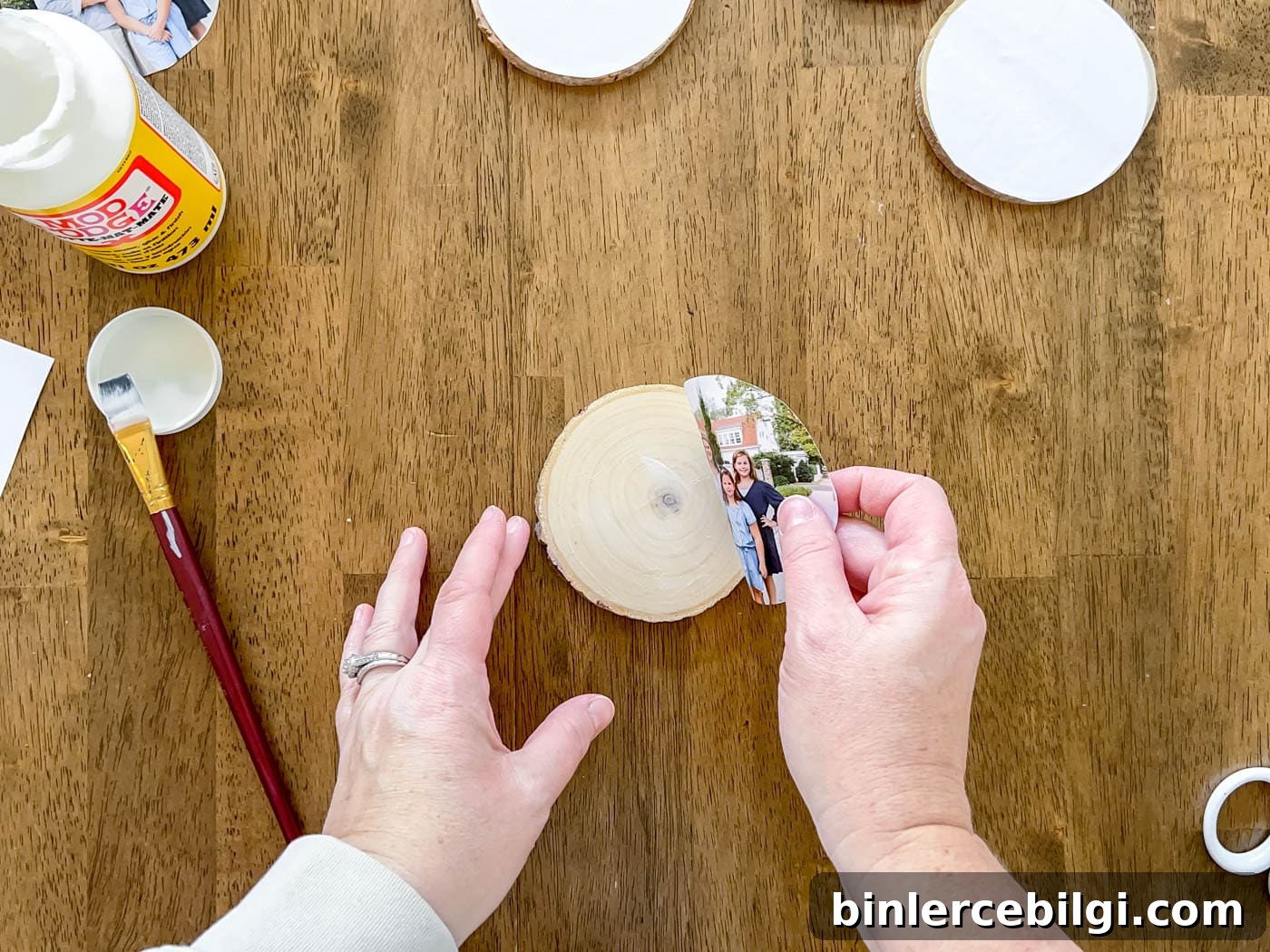 place the photo on the wood slice