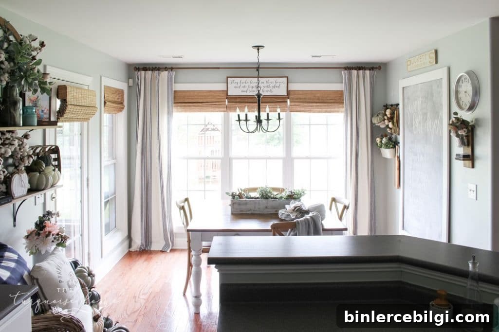 Fall Eat-in Kitchen with Farmhouse Decor