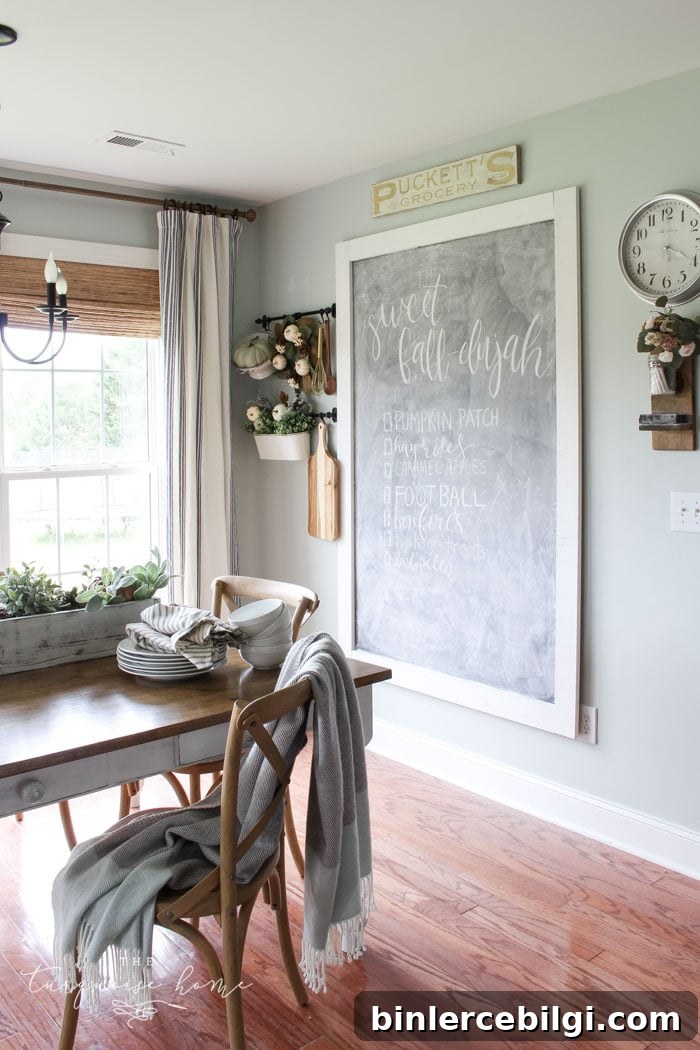Fall Eat-in Kitchen with Farmhouse Decor