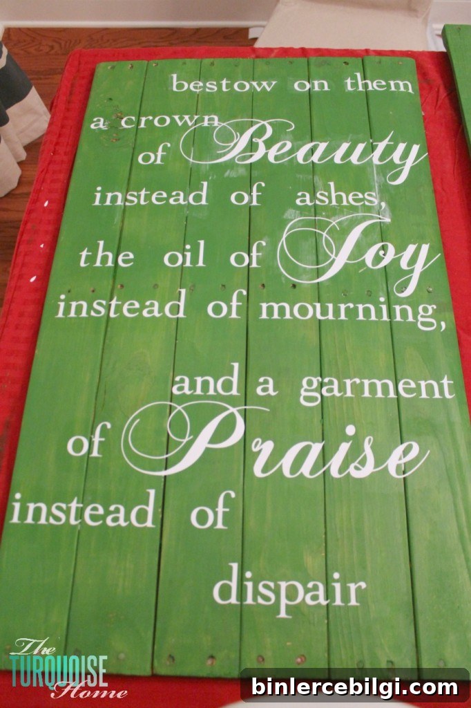 Pallet sign with vinyl lettering