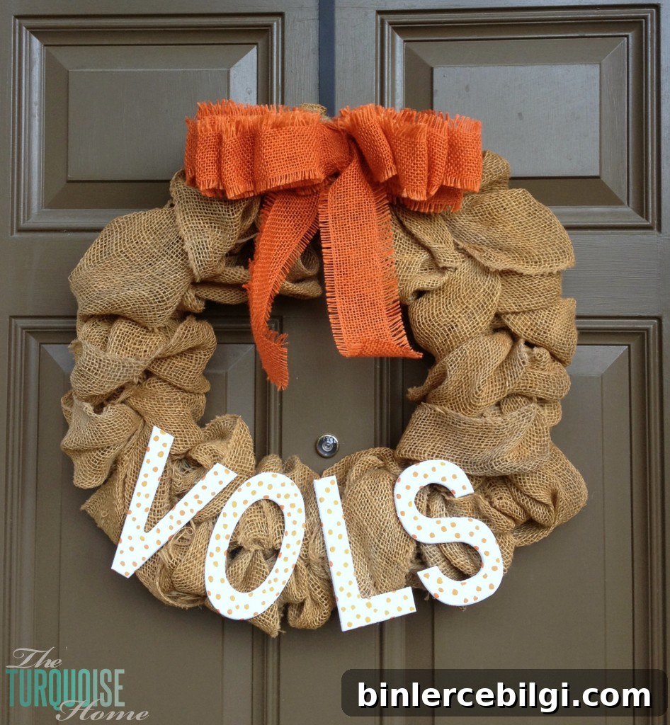DIY Burlap Wreath Tutorial for Charming Rustic Decor 3 DIY Simple Burlap Wreath {Easily changeable for all seasons and holidays!} #DIY #burlap #wreath