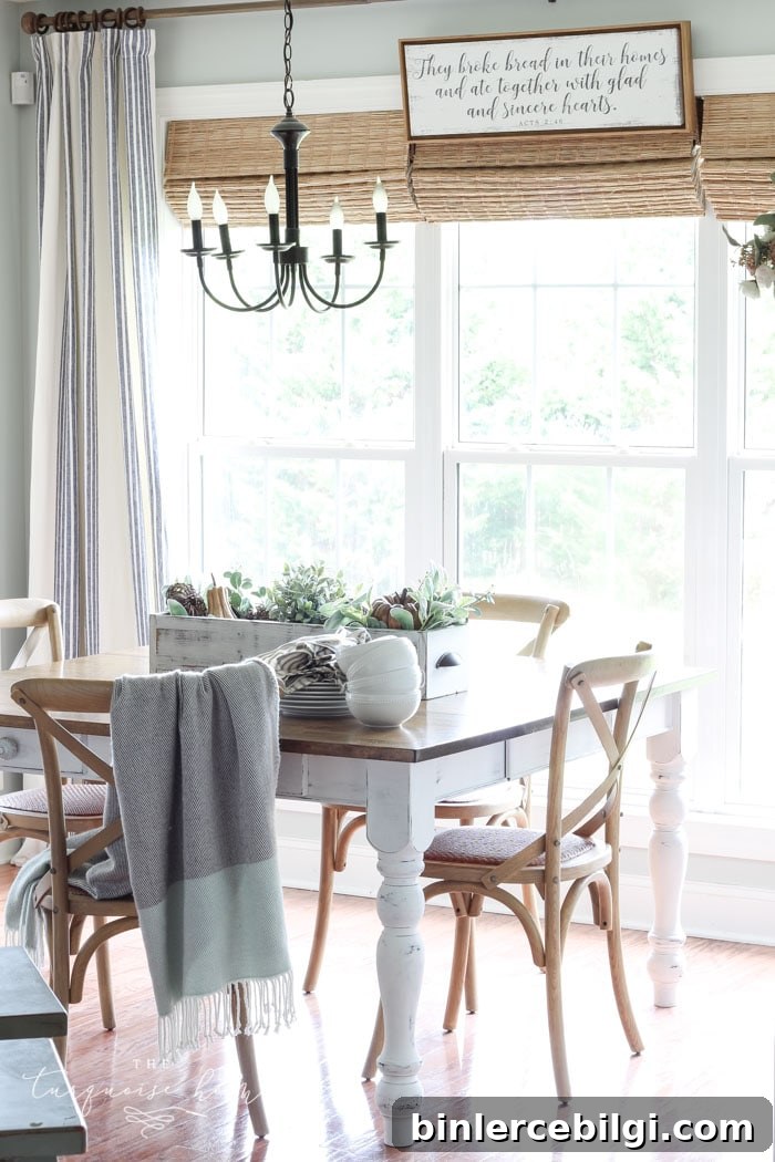 Fall Eat-in Kitchen with Farmhouse Decor