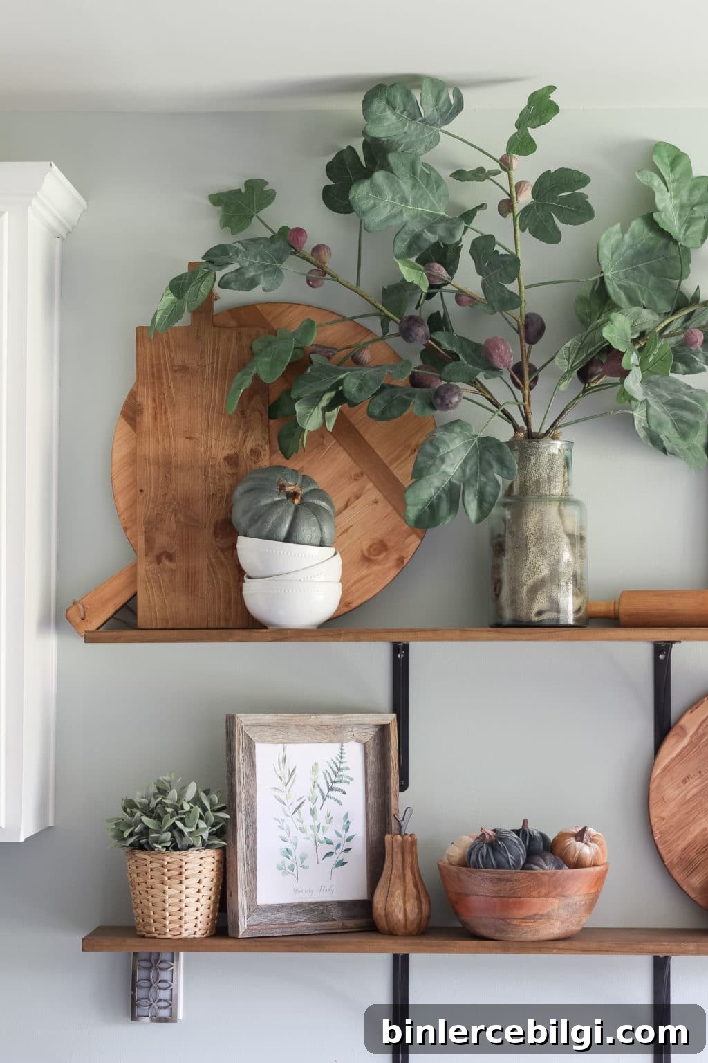 Open kitchen shelves decorated for fall | fig leaves | fiddle leaf fig | cutting boards | antique pizza boards | fall decor ideas