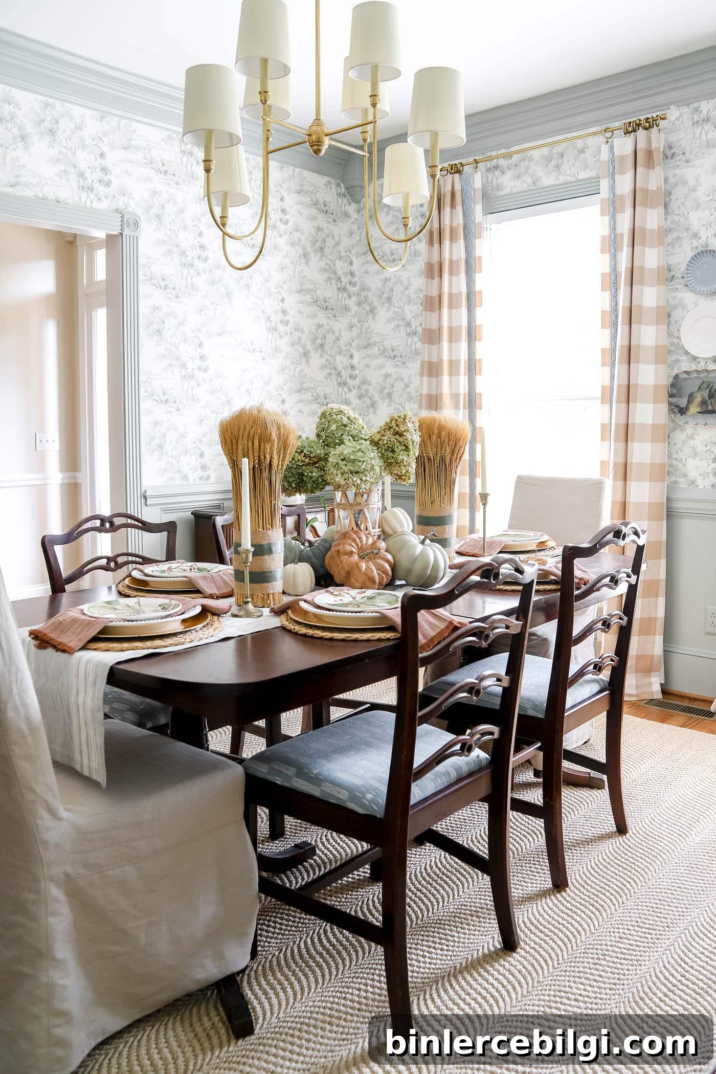 A Fall Table Centerpiece