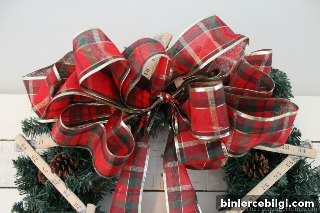 Traditional Red and Green Christmas Mantel Decor Ideas 10 Traditional Red and Green Christmas Mantel. Find out all the details at TheTurquoiseHome.com