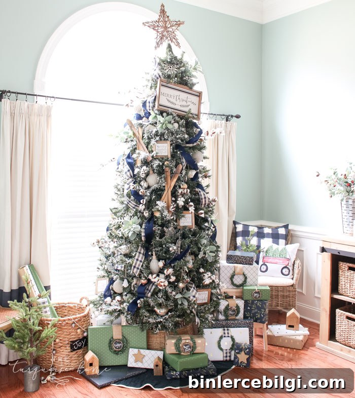 Christmas Color Palette | Navy & Green Farmhouse Christmas Tree