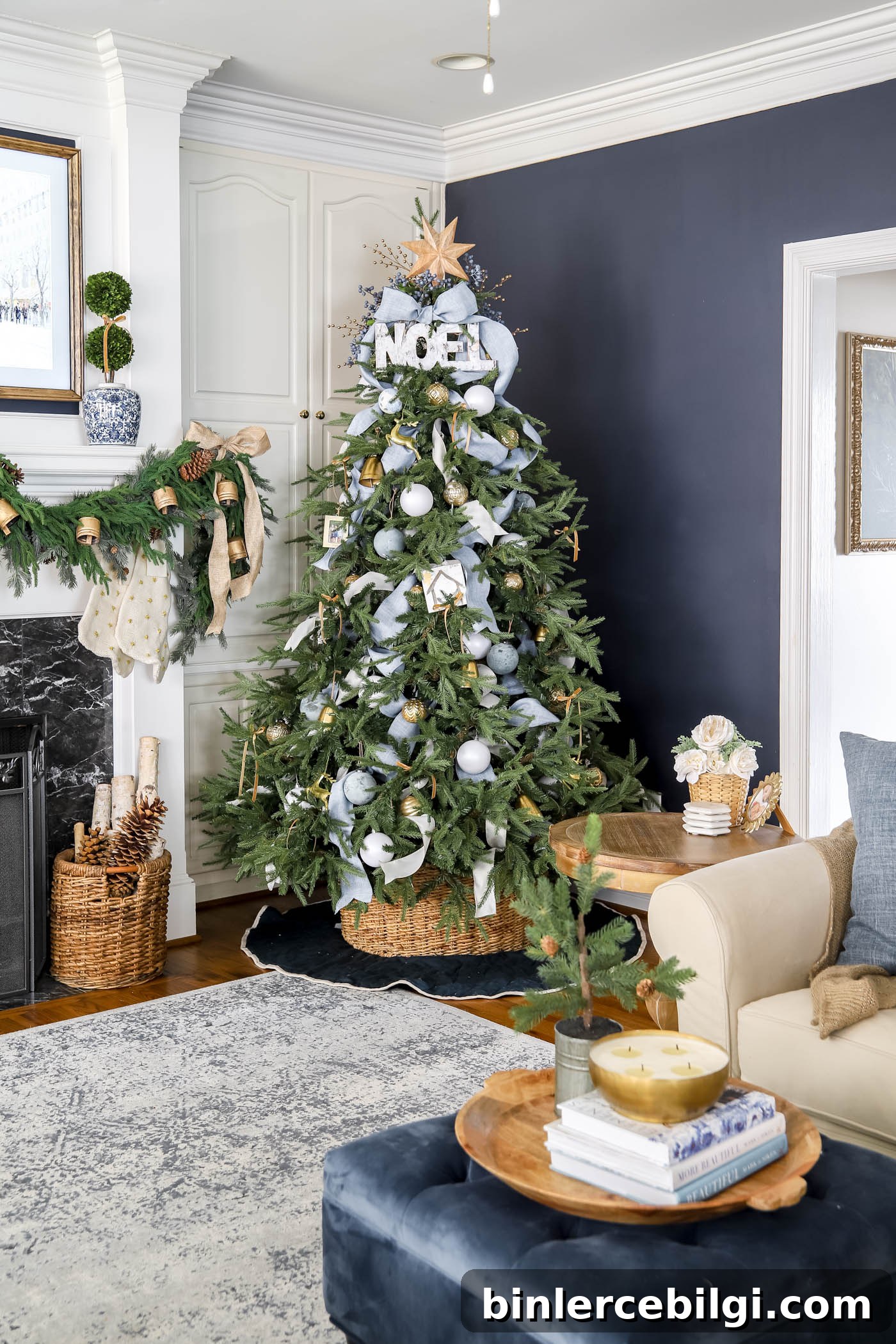 gold, blue and white Christmas color palette