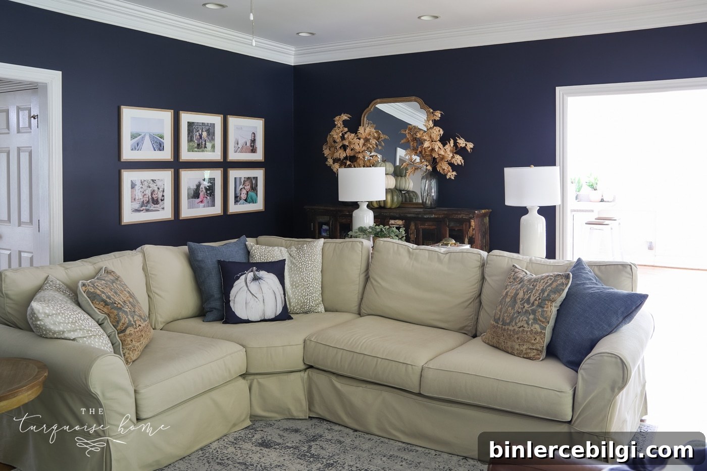 Sectional Sofa in Living Room
