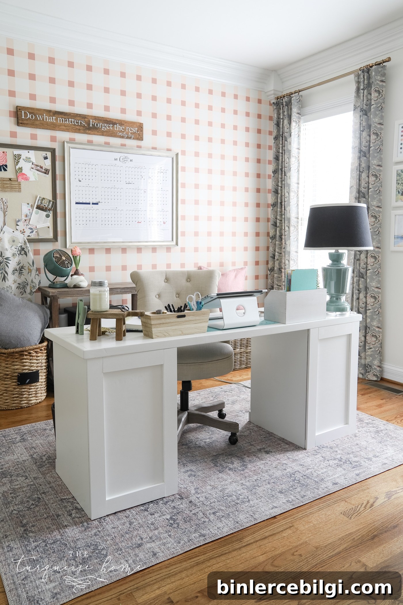 Desk in the middle of the office
