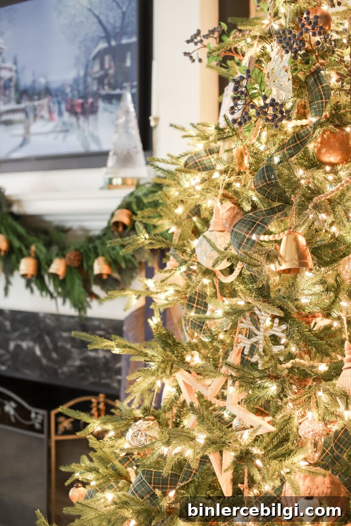 Traditional Christmas Living Room Decor Ideas for 2020 13 Glowing Christmas Tree & Mantel