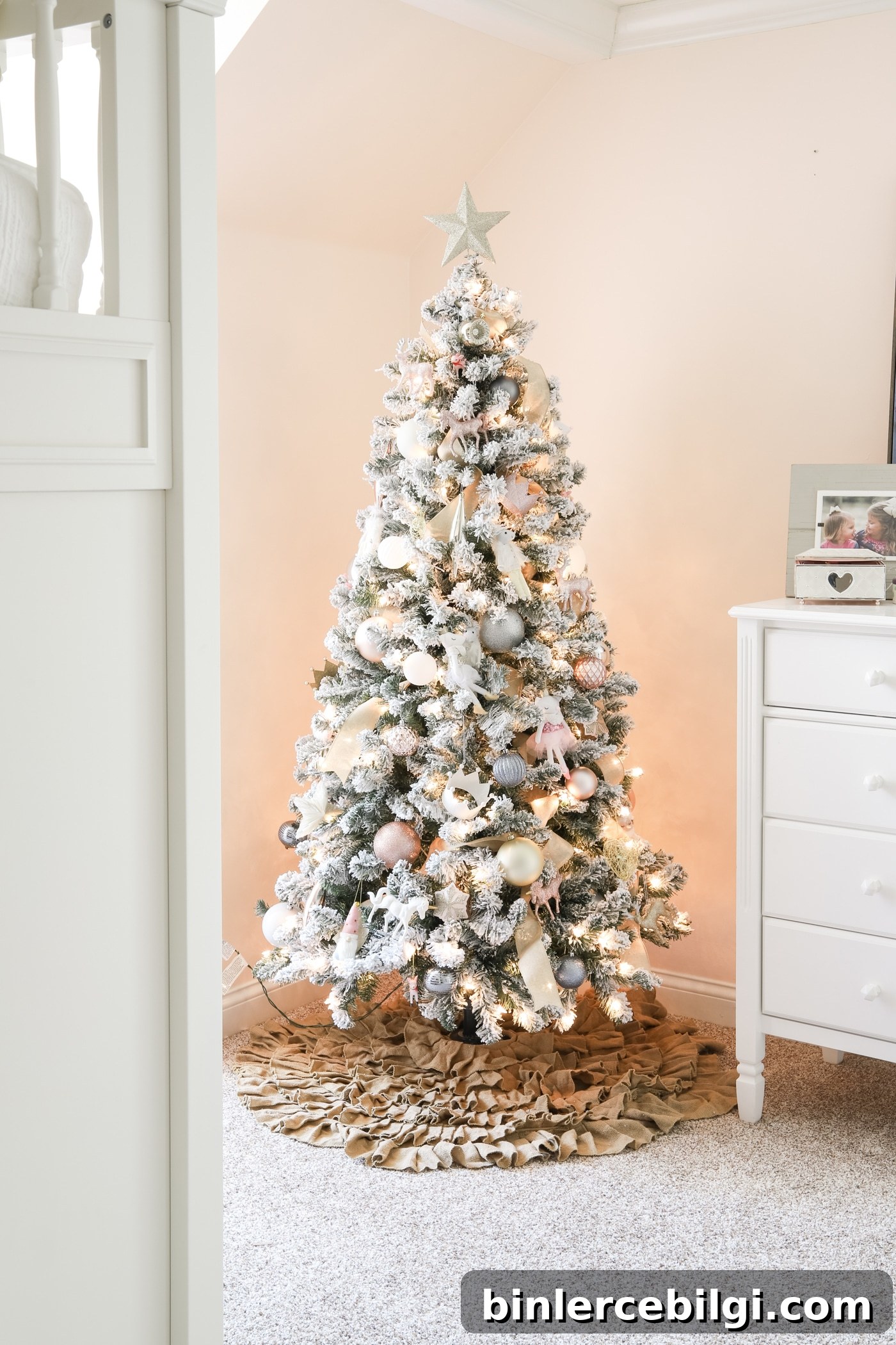 Christmas Bedroom Decor Ideas for a Cozy Holiday Retreat 13 Girls Bedroom Christmas Tree