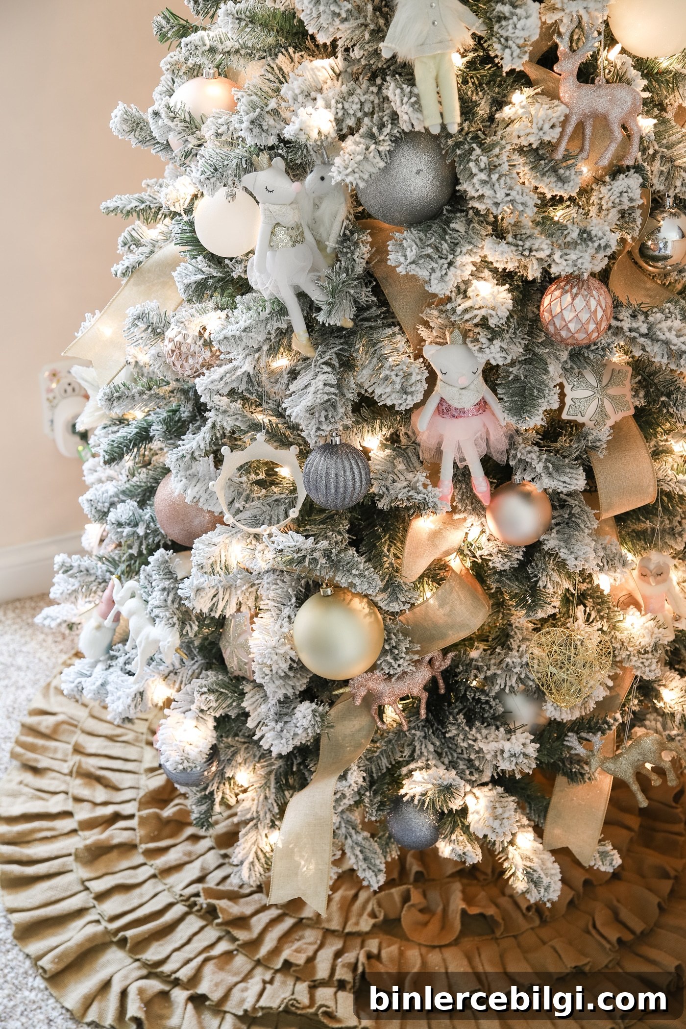 Christmas Bedroom Decor Ideas for a Cozy Holiday Retreat 14 Girls' Bedroom Christmas Tree Decor