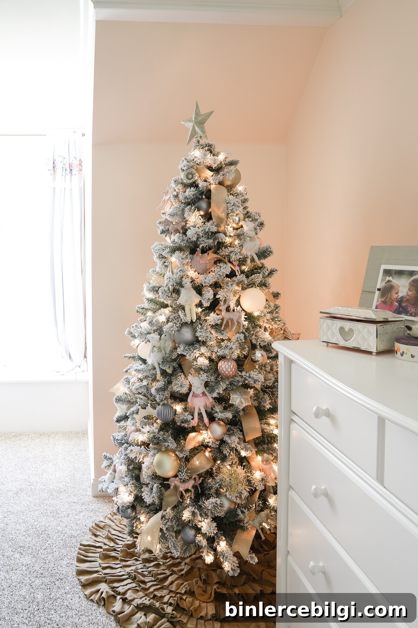 Christmas Bedroom Decor Ideas for a Cozy Holiday Retreat 15 Pink & Gold Christmas Tree
