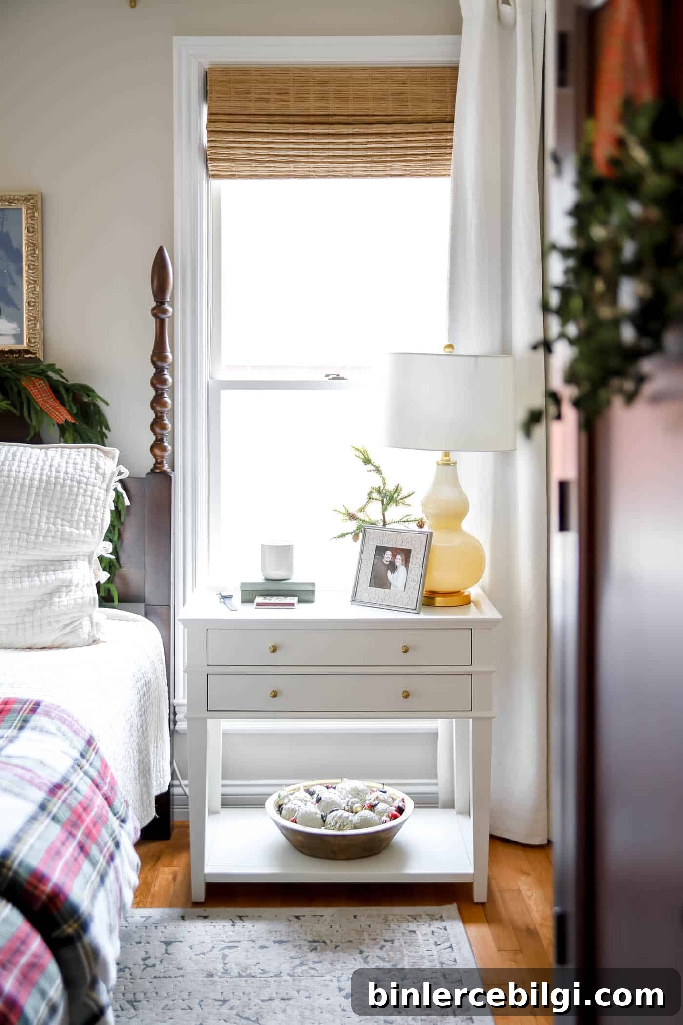 Christmas Bedroom Decor Ideas for a Cozy Holiday Retreat 8 Nightstand in Christmas bedroom