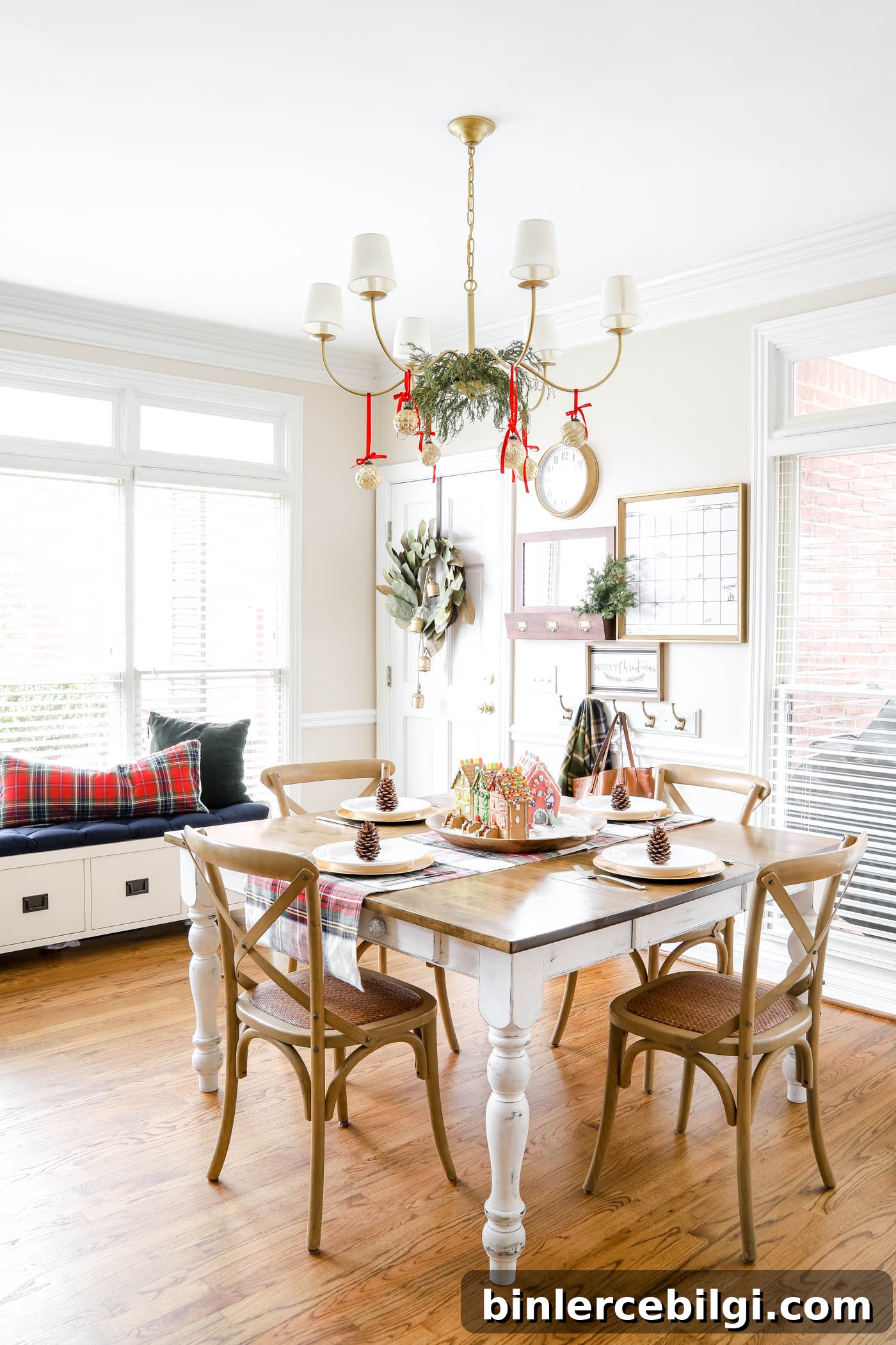 Christmas Eat-in Kitchen Decor